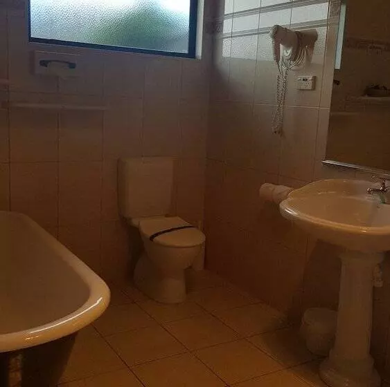 Hotel At The Rocks Motor Lodge