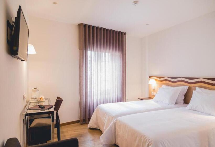 فندق Aveiro Center