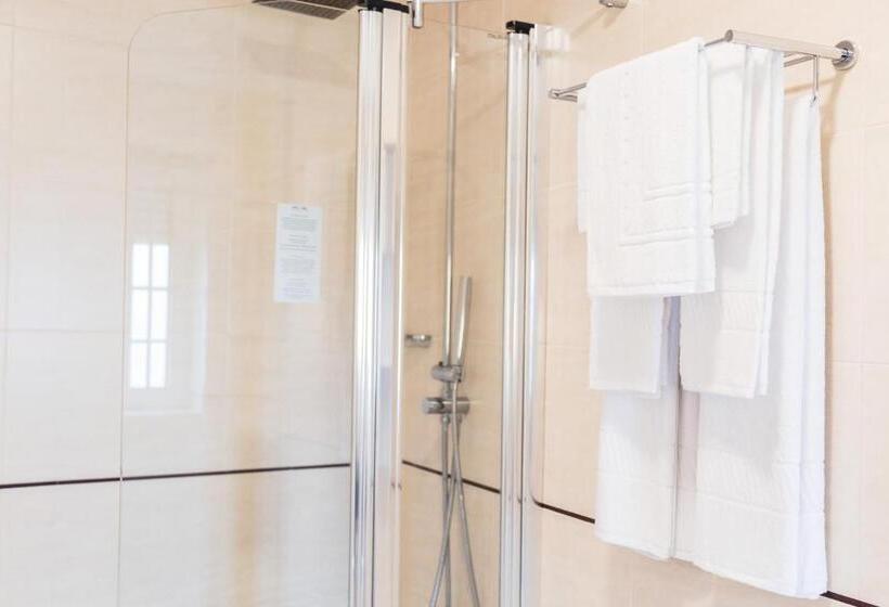 فندق Aveiro Center