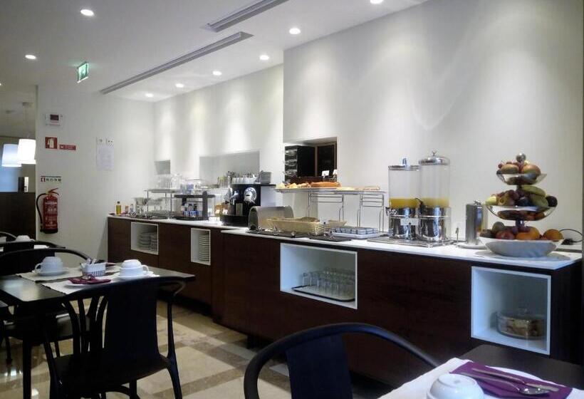 فندق Aveiro Center