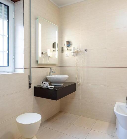 فندق Aveiro Center