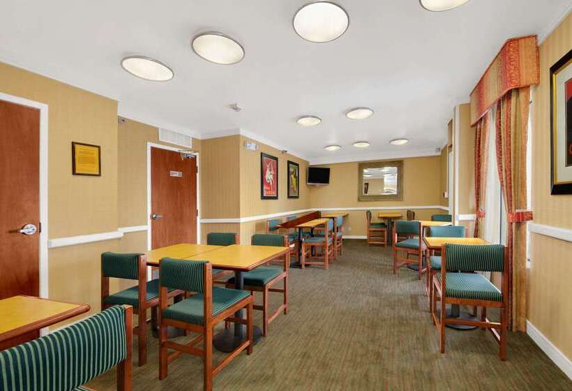 בית מלון כפרי Baymont By Wyndham Gainesville I75