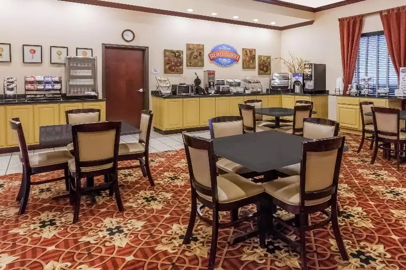 Отель Baymont By Wyndham Henderson