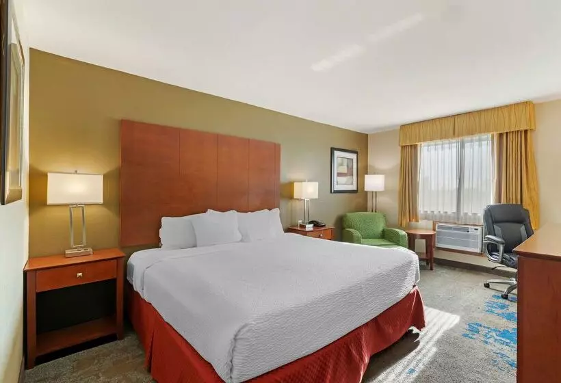 בית מלון כפרי Best Western Plus Altoona Inn