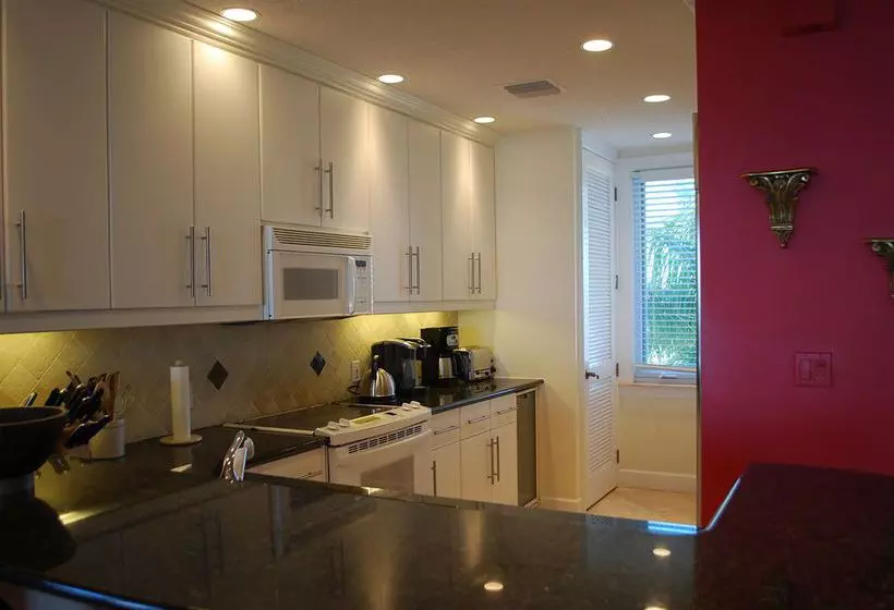 هتل Grandview On Grace Bay