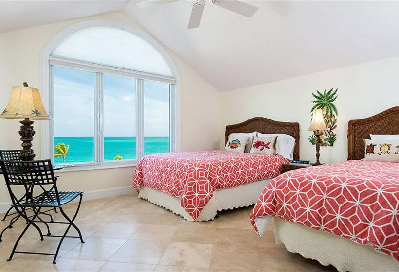 هتل Grandview On Grace Bay