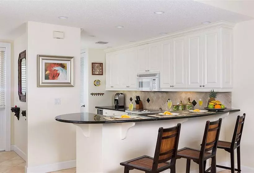 هتل Grandview On Grace Bay