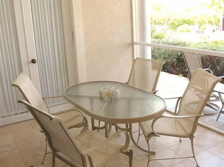 هتل Grandview On Grace Bay