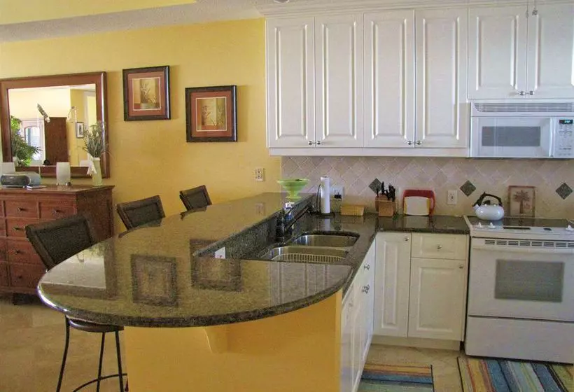 هتل Grandview On Grace Bay