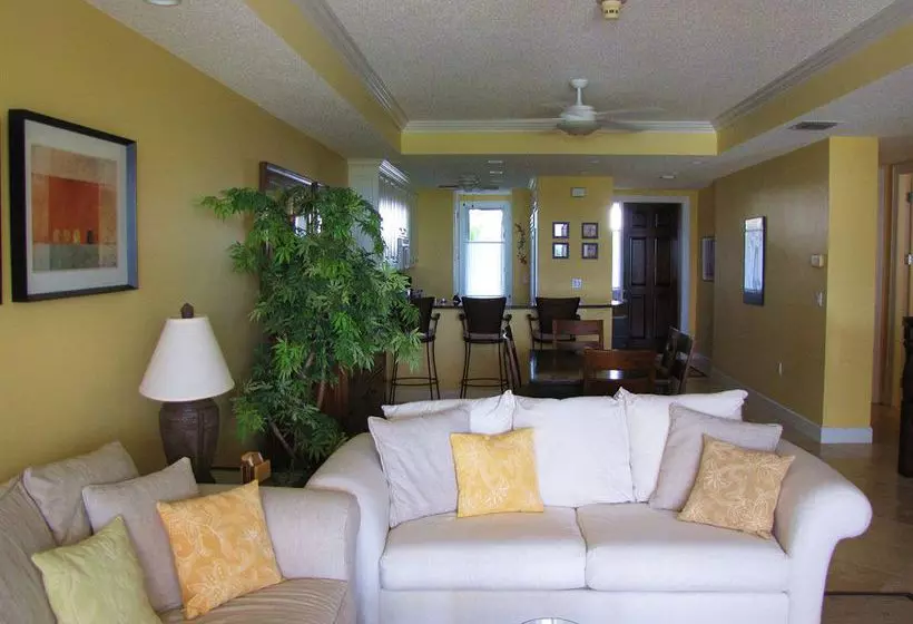 هتل Grandview On Grace Bay