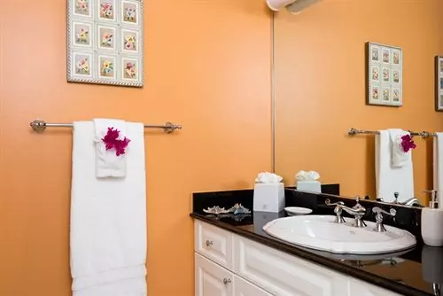 هتل Grandview On Grace Bay