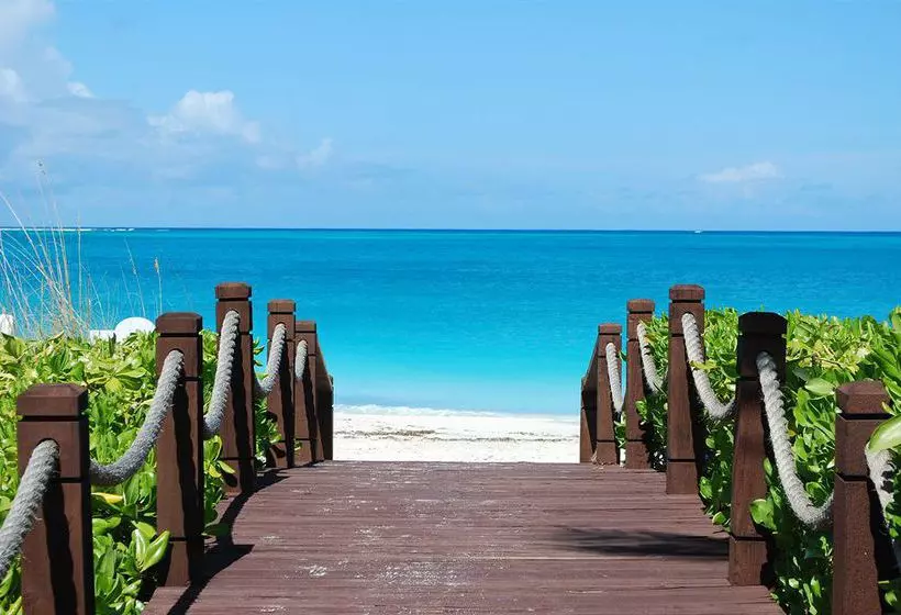 هتل Grandview On Grace Bay