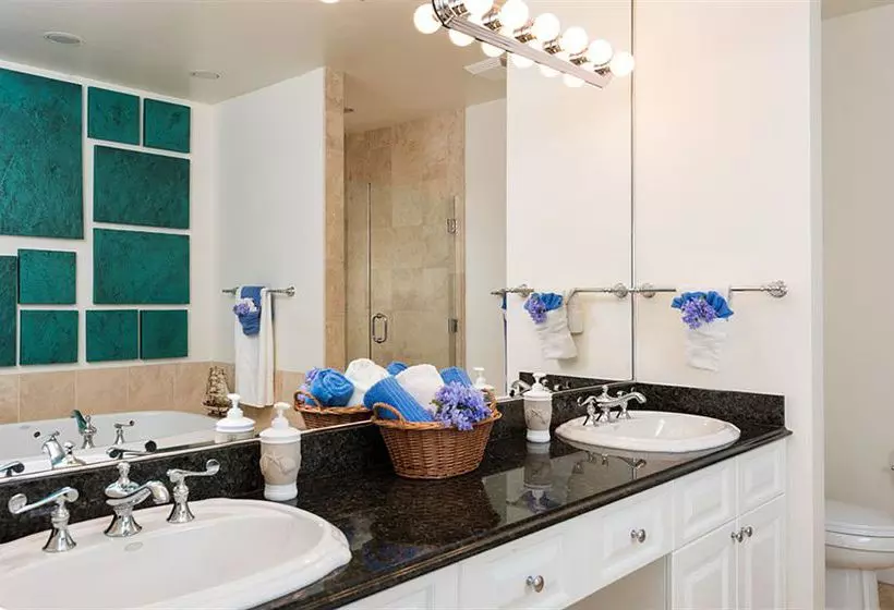 هتل Grandview On Grace Bay