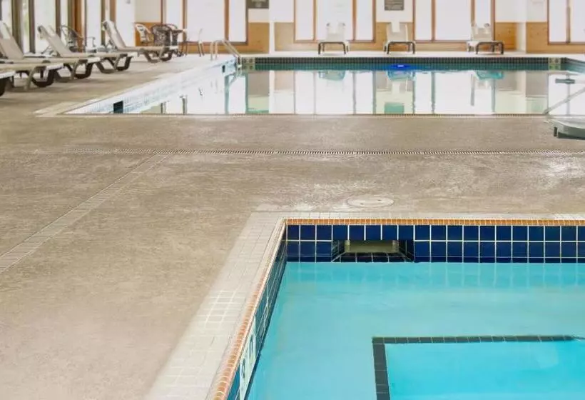 Отель Holiday Inn Express & Suites Hayward, An Ihg