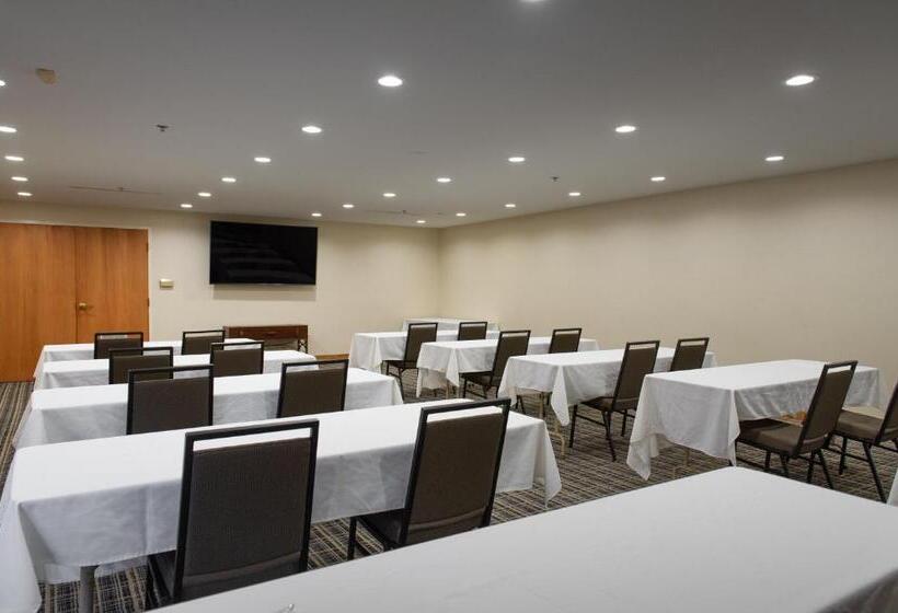 فندق Holiday Inn Express & Suites Hayward, An Ihg