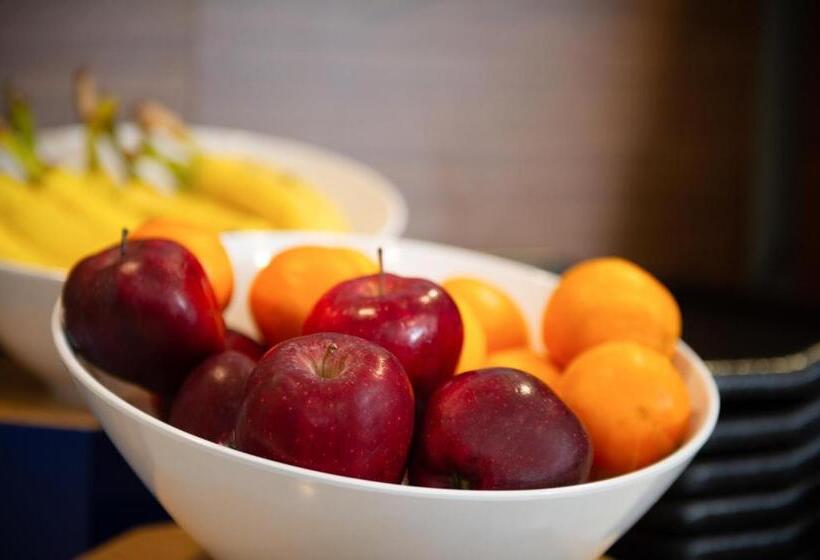 فندق Holiday Inn Express & Suites Hayward, An Ihg