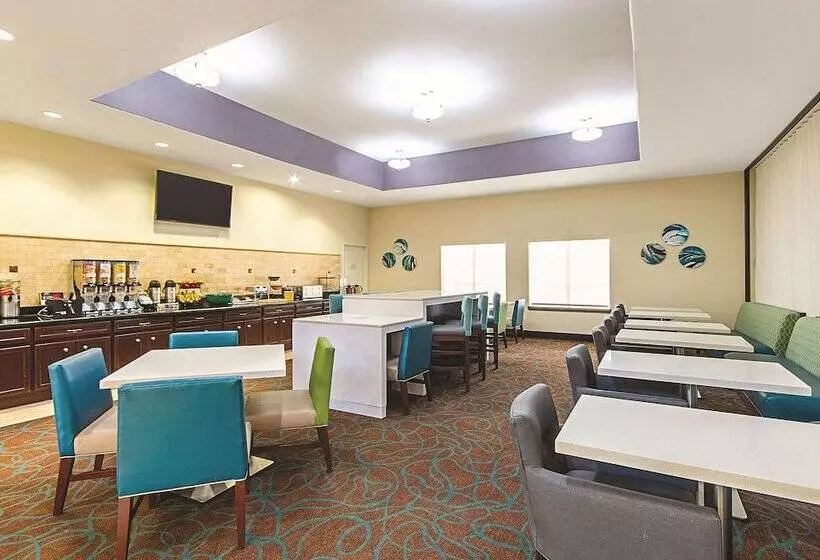 호텔 La Quinta By Wyndham Houston New Caney