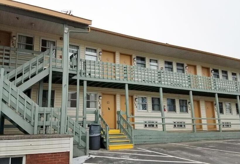 בית מלון כפרי Northway Inn Queensbury   Lake George