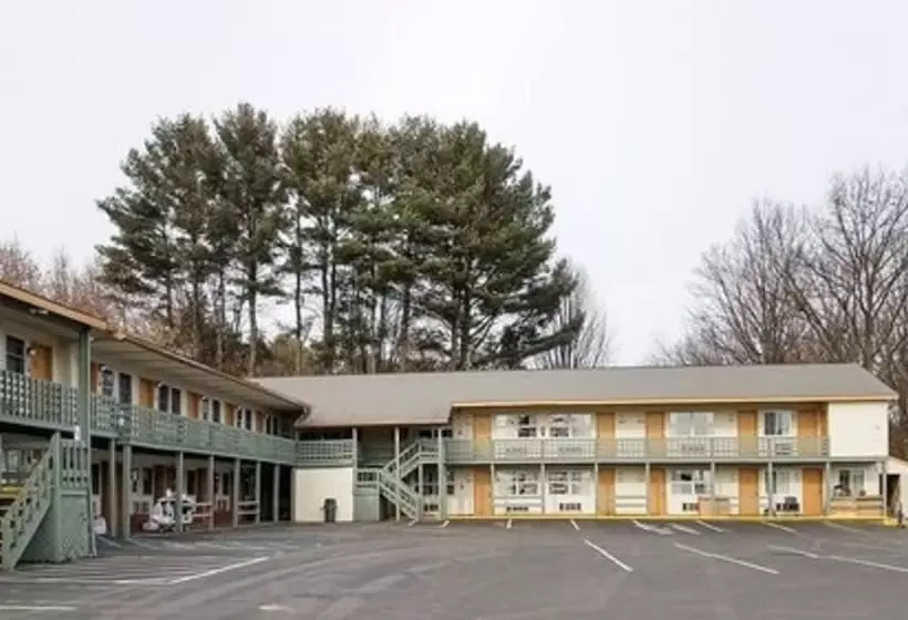 Отель Northway Inn Queensbury Lake George