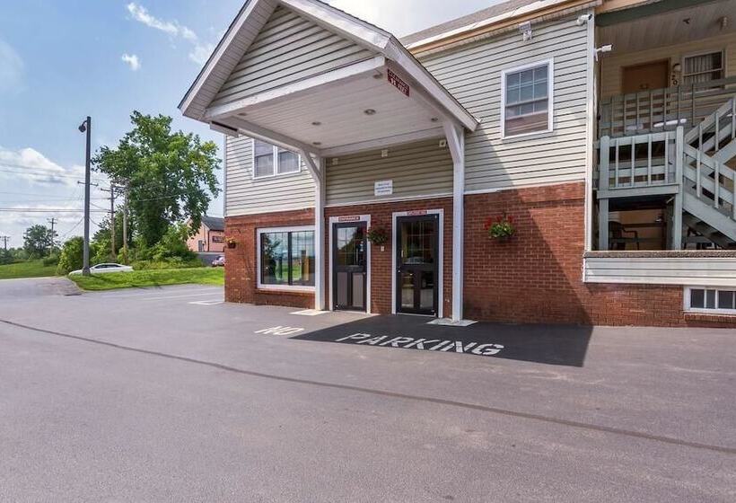 בית מלון כפרי Northway Inn Queensbury   Lake George
