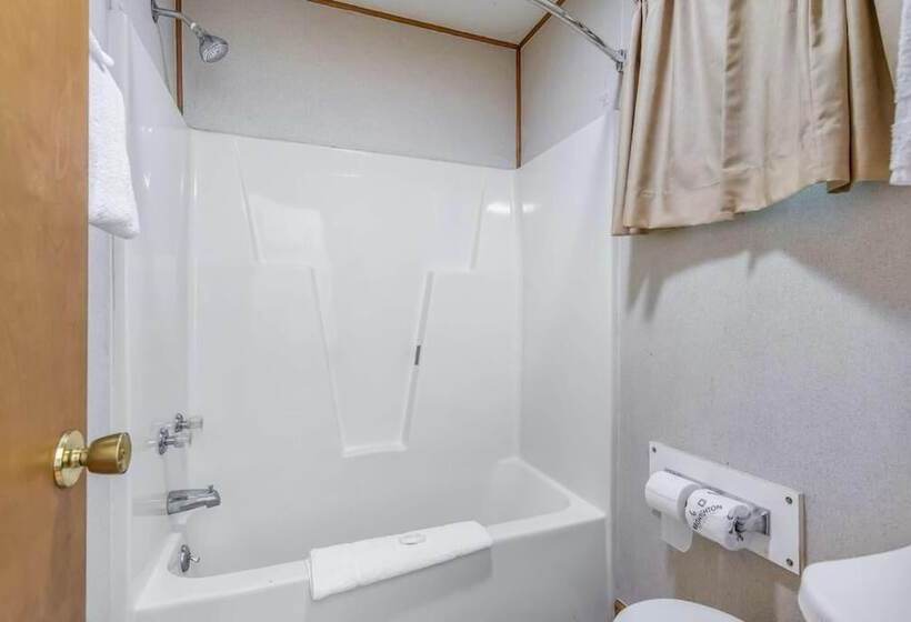 בית מלון כפרי Northway Inn Queensbury   Lake George