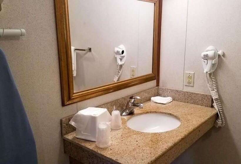 בית מלון כפרי Northway Inn Queensbury   Lake George