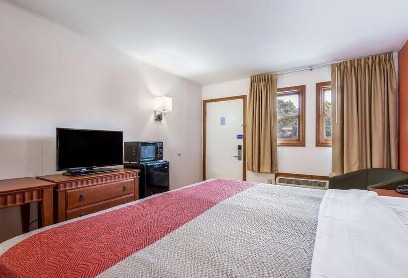 בית מלון כפרי Northway Inn Queensbury   Lake George