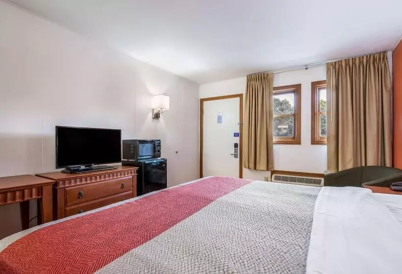 Отель Northway Inn Queensbury Lake George