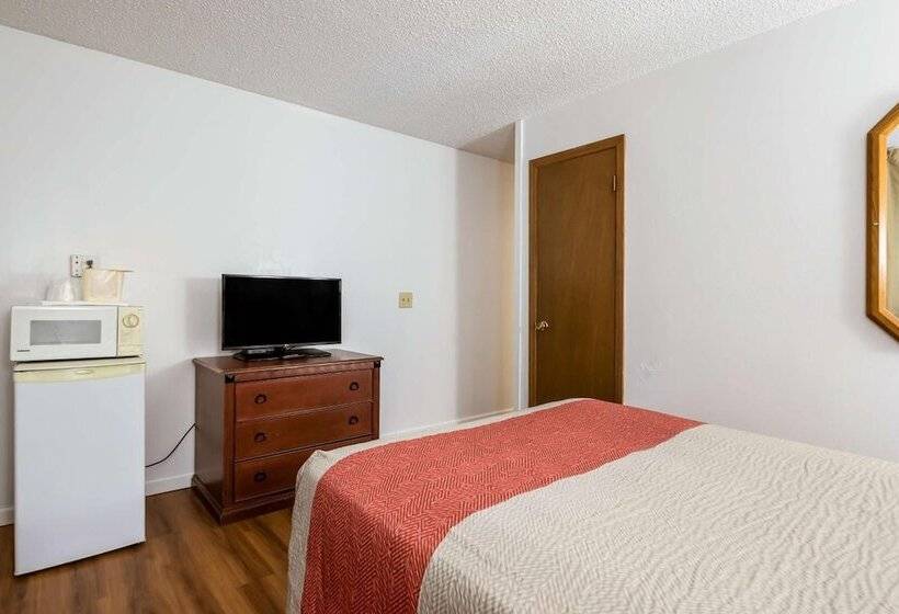 בית מלון כפרי Northway Inn Queensbury   Lake George