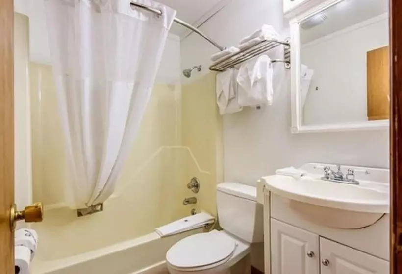 Отель Northway Inn Queensbury Lake George