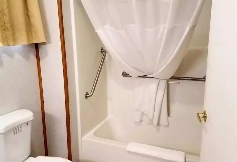 Отель Northway Inn Queensbury Lake George