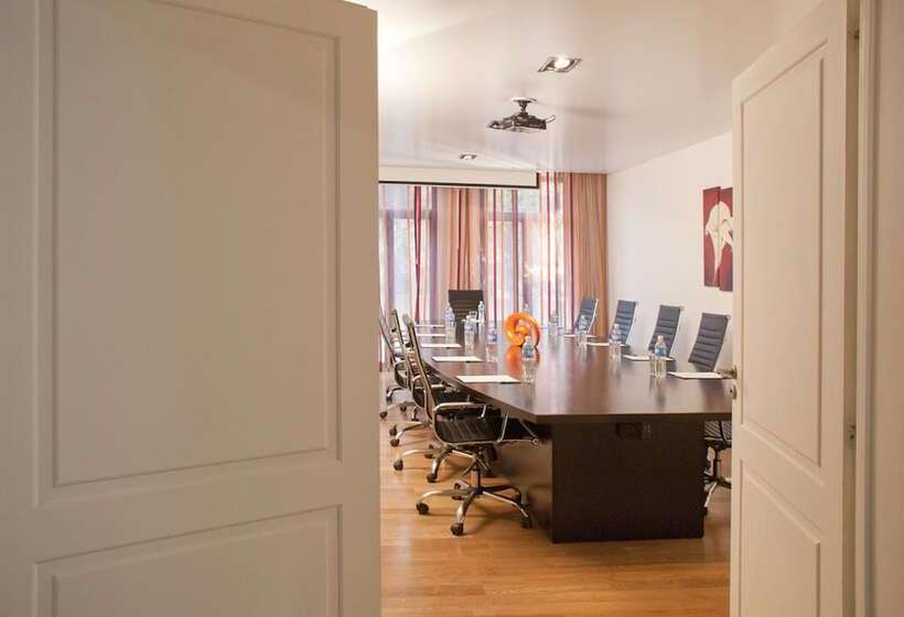 فندق Plaza Central Canning