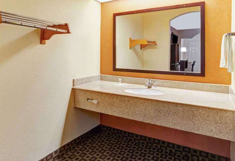 Отель Super 8 By Wyndham Baytown/mont Belvieu