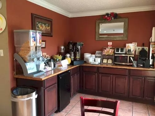 호텔 Super 8 By Wyndham Kinder La