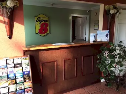 호텔 Super 8 By Wyndham Kinder La