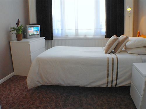 בית מלון כפרי Castle Bar