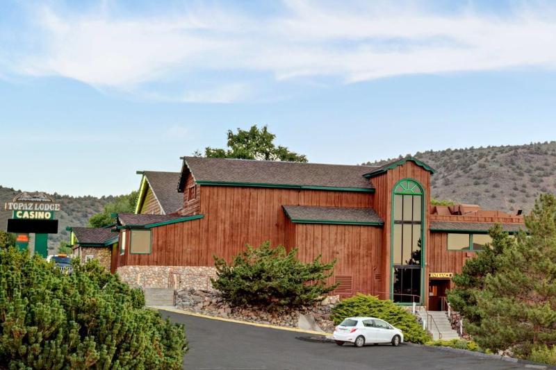 فندق Topaz Lodge