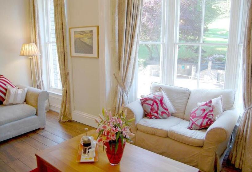 هتل Broomfield House