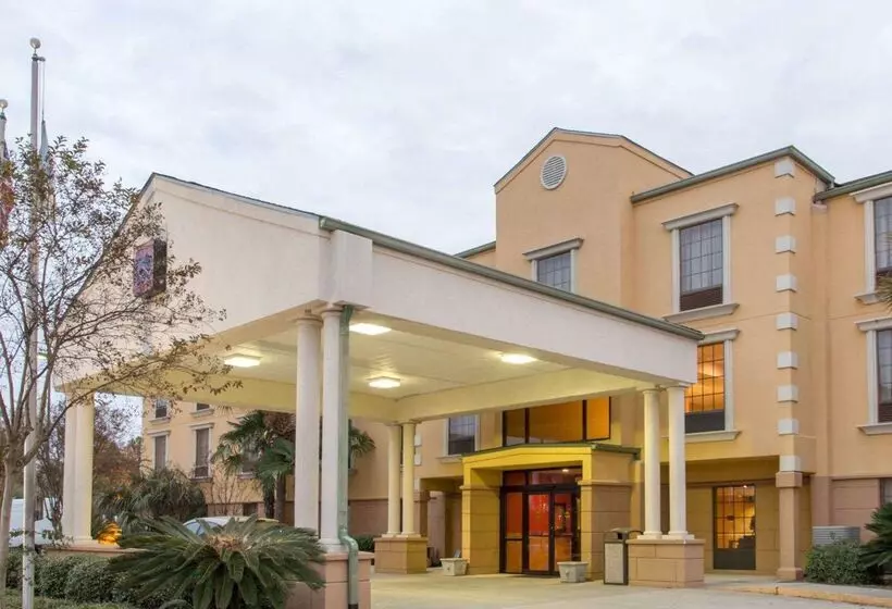 هتل Comfort Suites Port Allen Baton Rouge