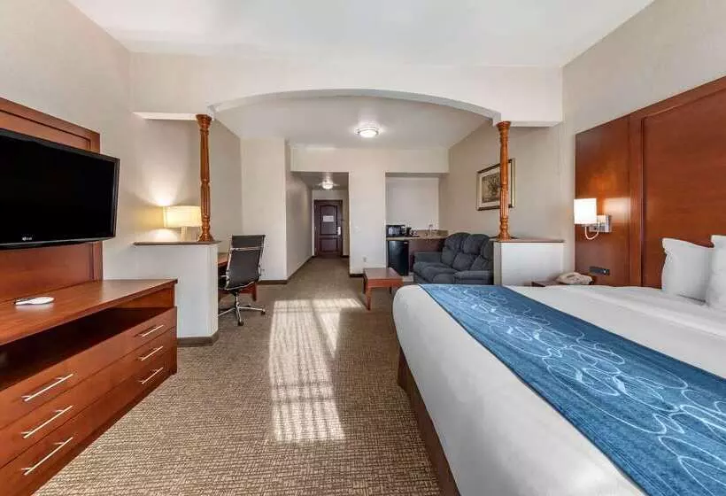 Отель Comfort Suites