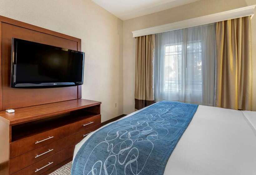 בית מלון כפרי Comfort Suites