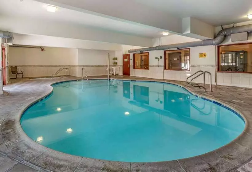 Отель Comfort Suites