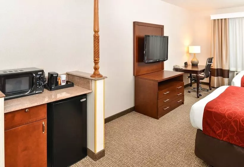 Отель Comfort Suites