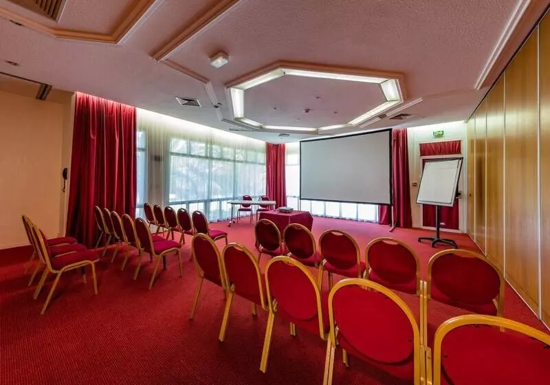 Hotel Garrigae Domaine De L Esterel   Piscine & Spa Cinq Mondes