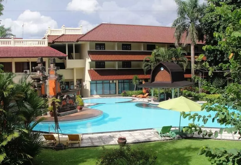 ホテル Grand Legi Mataram