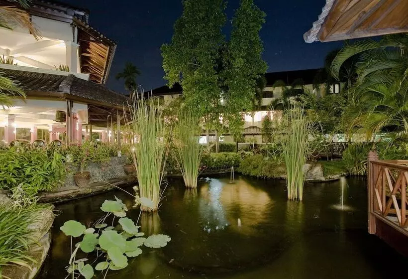 ホテル Grand Legi Mataram