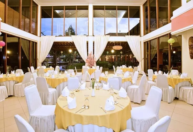 ホテル Grand Legi Mataram