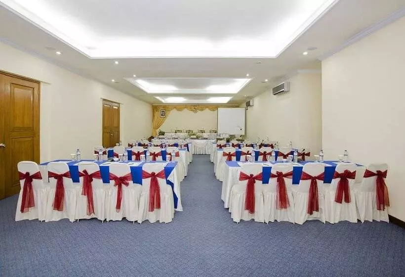 ホテル Grand Legi Mataram