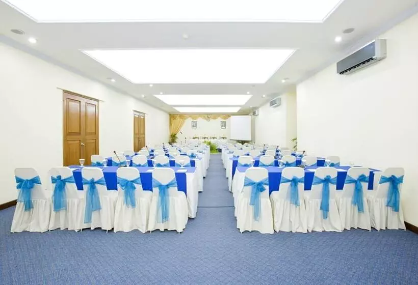 ホテル Grand Legi Mataram