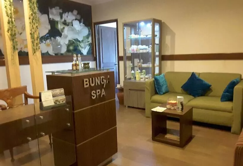 ホテル Grand Legi Mataram